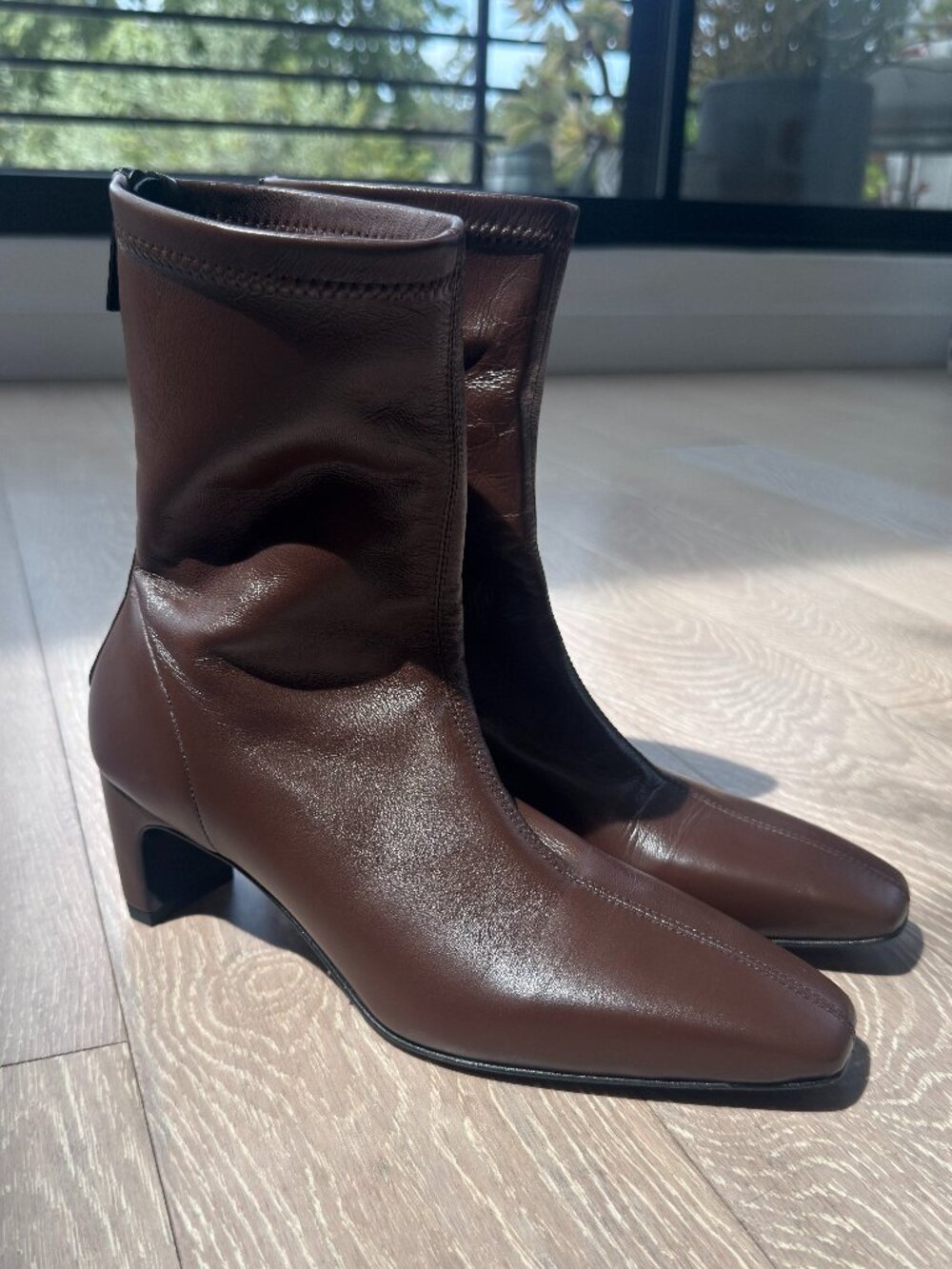 ESSEN 'The Glove Boot' in Vegan Leather - Picture 3 of 6